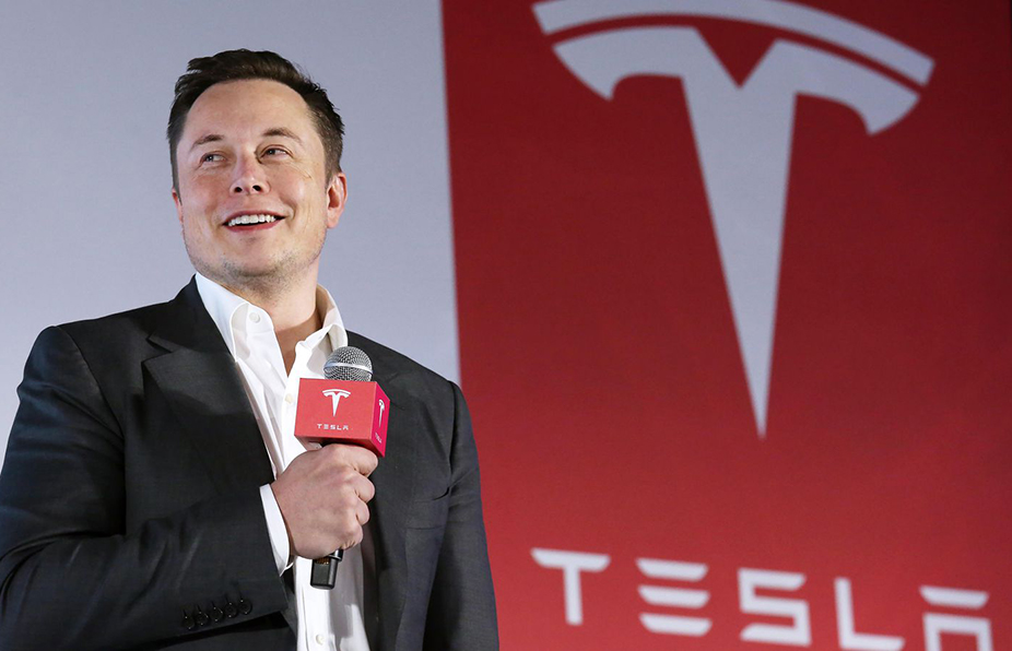 Elon Musk Akan Tetap Pubilkasi Robotaxis 2020 Ini
