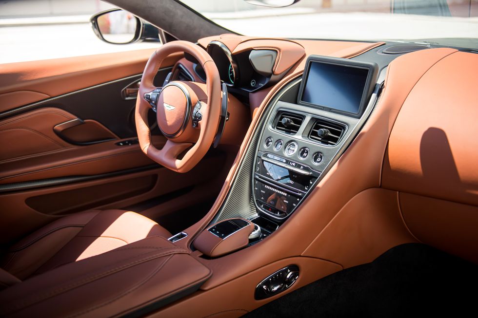 Aston Martin DBS Superleggera 2020 Interior Dengan Warna Coklat Memukau