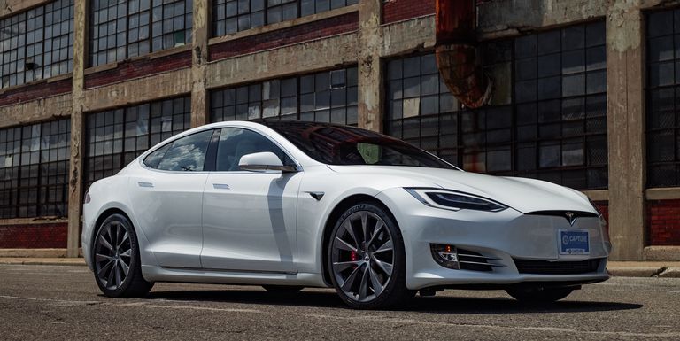 Tesla CEO Umumkan Peningkatan Di Suspensi dan Autopilot