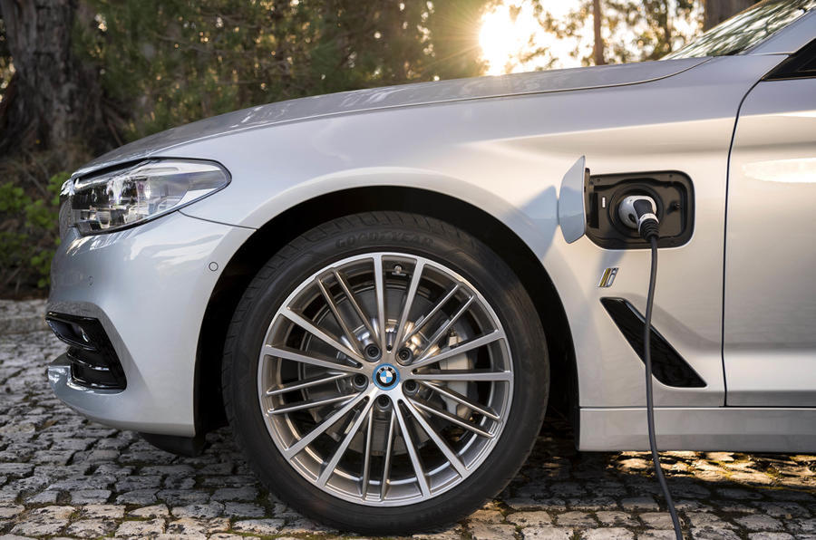BMW Seri 5 Dan X1 Model Elektrik Sedang Dalam Proses Perakitan